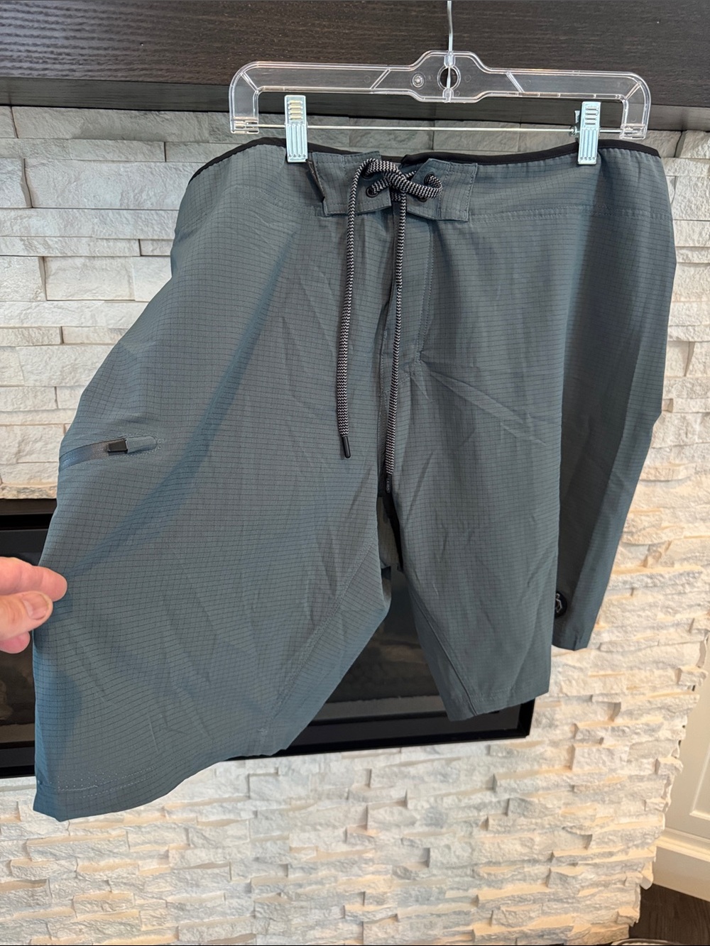Laird brand men’s Lightweight Drawstring Shorts in Slate Gray size 38